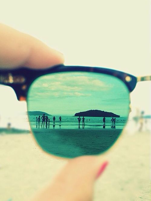 Revelar tu lugar de vacaciones a partir del reflejo en el cristal de tus gafas de sol