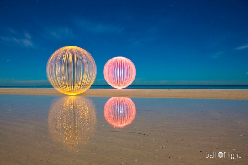 Balls of light, de Dennis Calvert