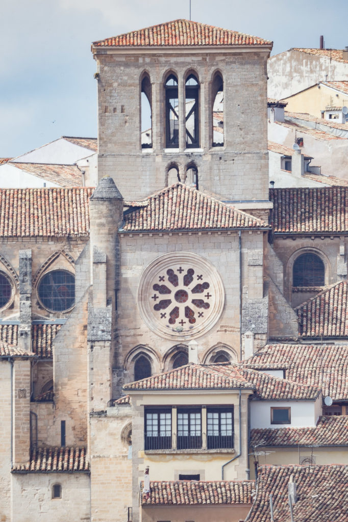 Teleobjetivos catadióptricos: Detalle de la catedral de Cuenca tomada con Gloxy 900mm f/8