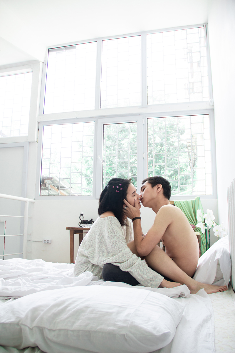 Des photos de baisers originales dans un lieu intime