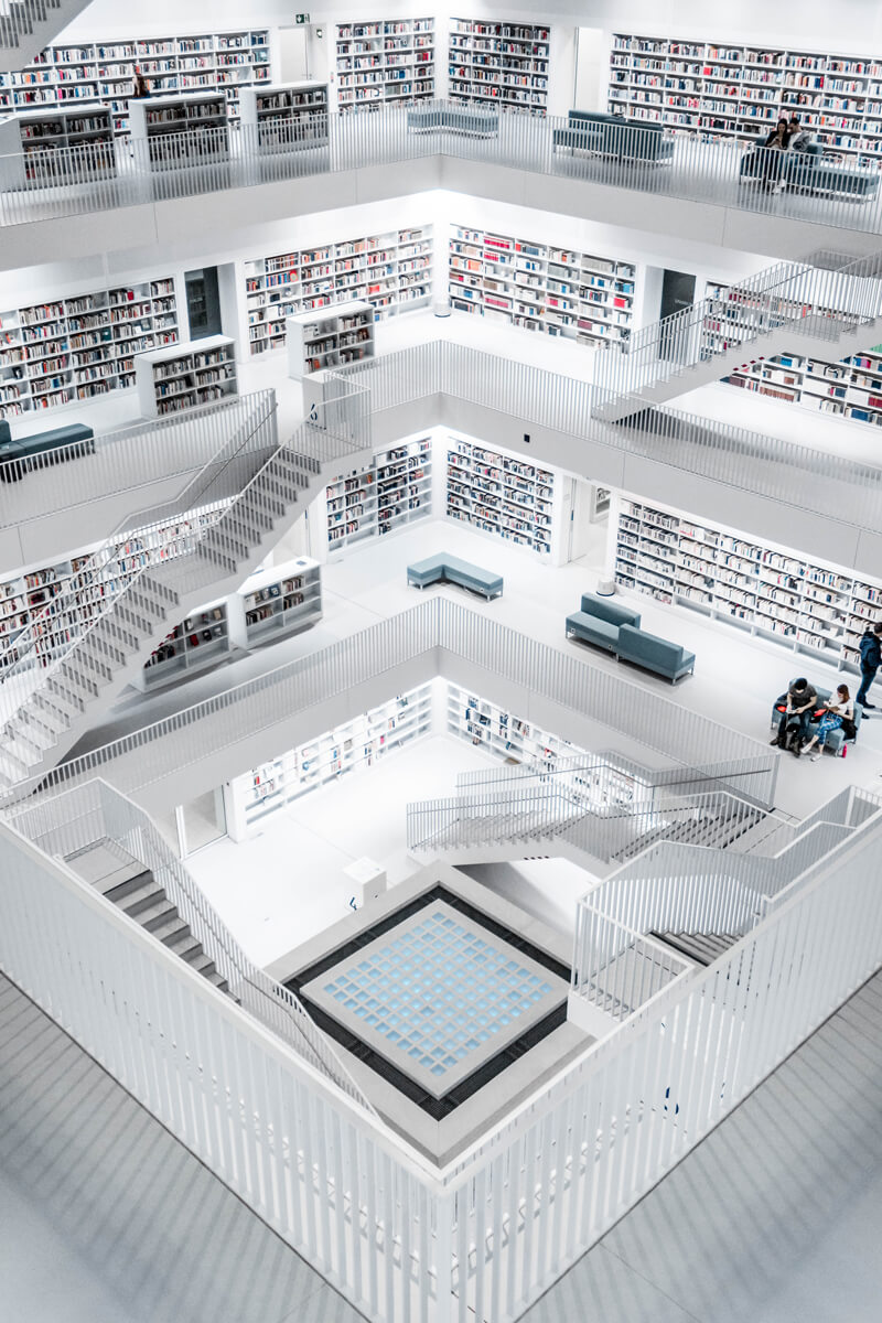 Errores que debes evitar en fotografía de arquitectura: Biblioteca interior minimalista